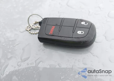 2019 Jeep Grand Cherokee Laredo E 4X4 z USA, uszkodzony, nr VIN 1C4RJFAG4KC546725